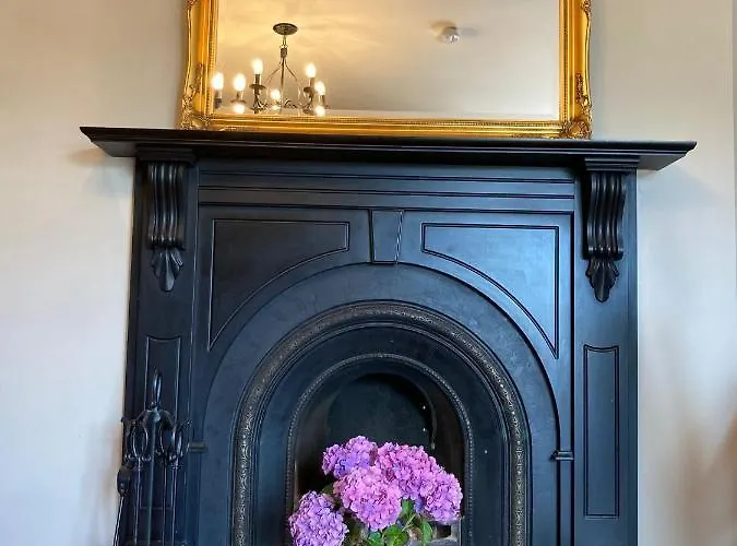 Beautiful & Quiet Countryside Setting In Kinsale Апартаменты *